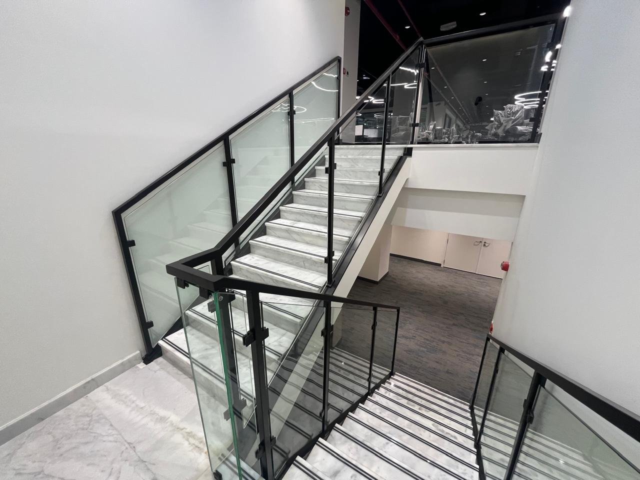 Handrail with Glass Partition