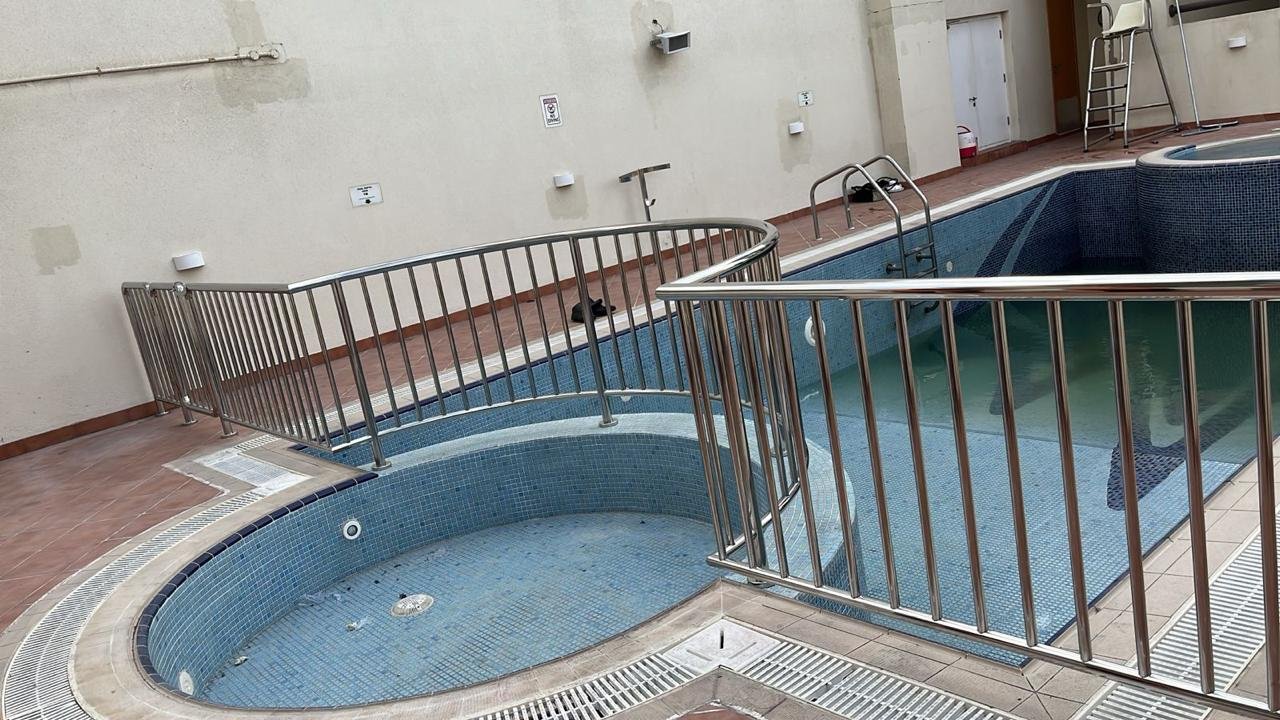 Swimming Pool Handrail