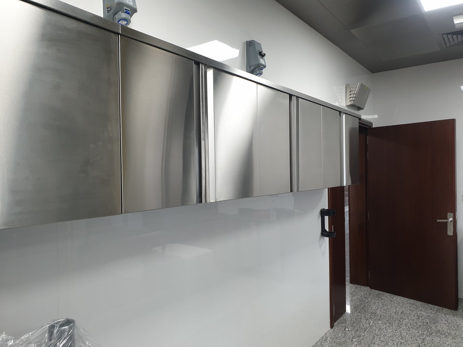 Wall Cabinet