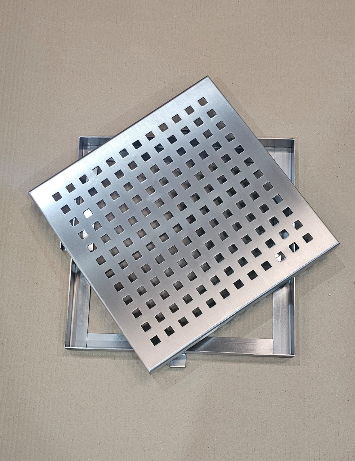 Angle Frame with Slotted Top 1