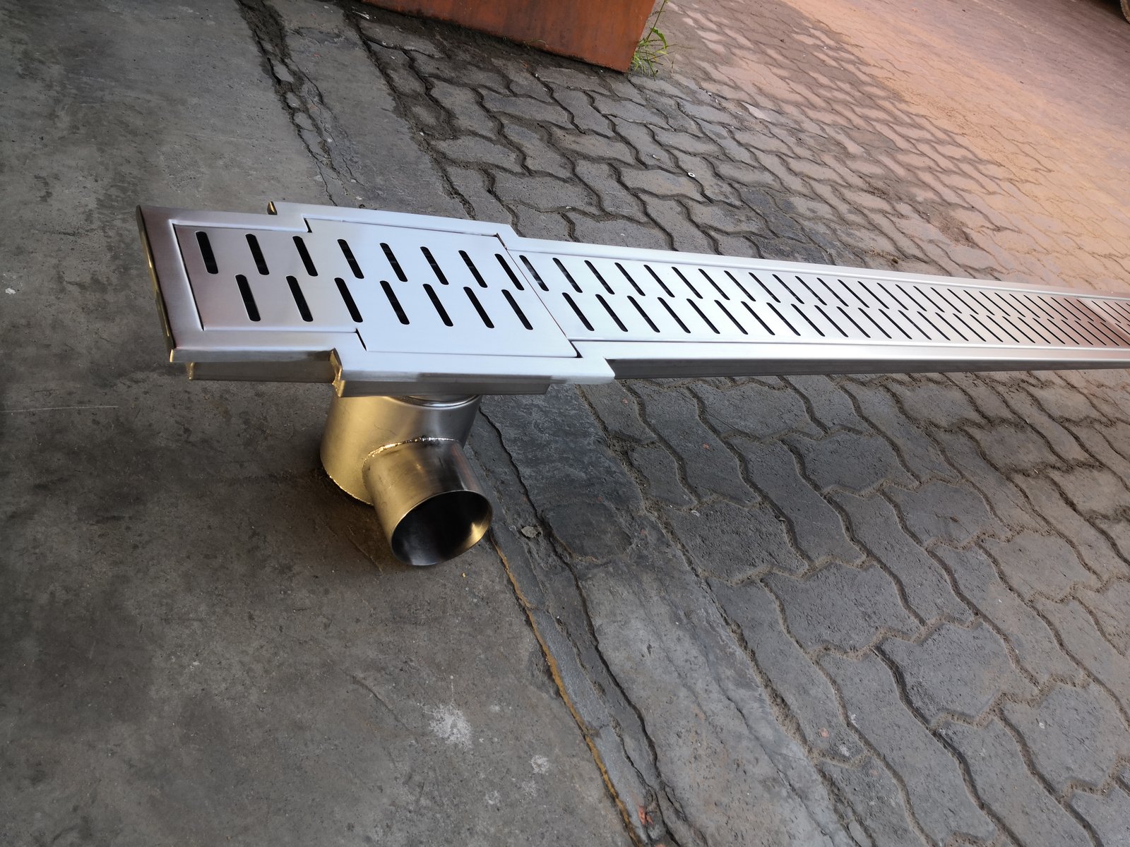 SS Channel with Soltted Tray 1